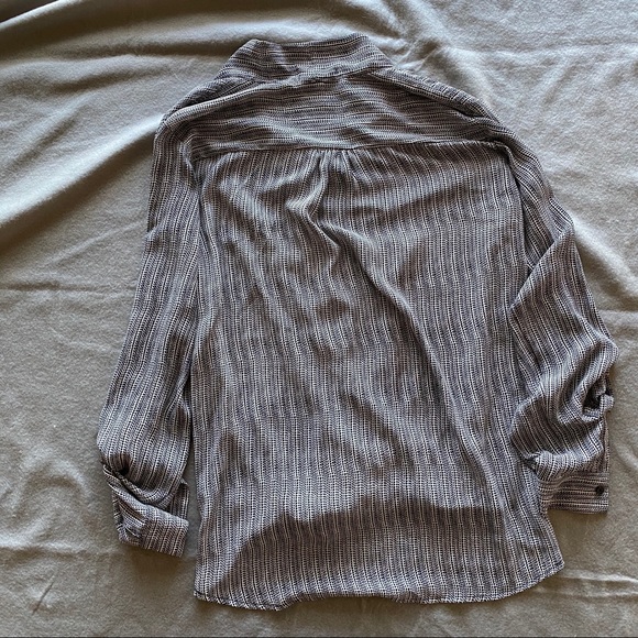 Cross-body v-neck blouse - Picture 5 of 8